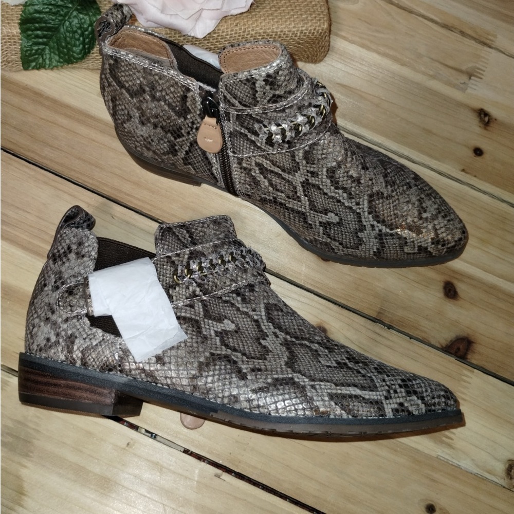 Chose any 5 for$30 participate item Gentle soul booties size 6M